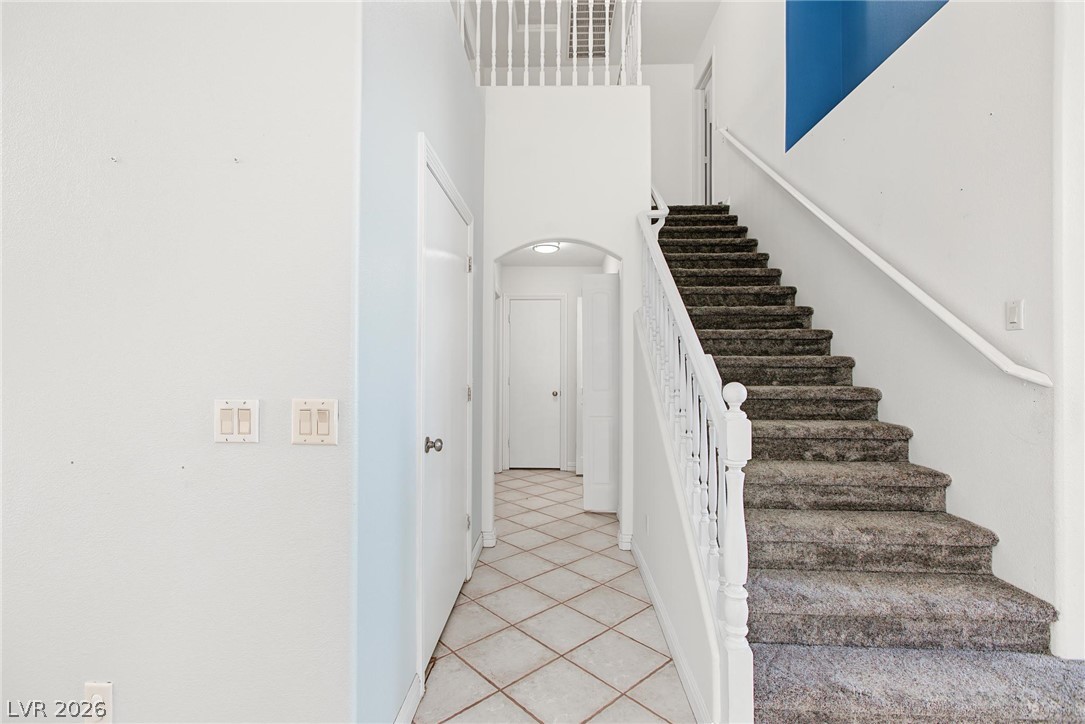 911 Sterling Thorn Court Property Photo 15