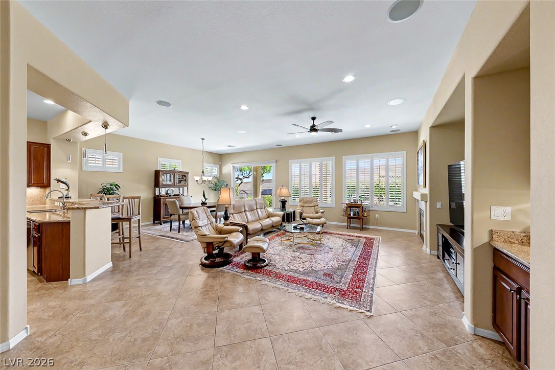 2204 Canyonville Drive Property Photo 4