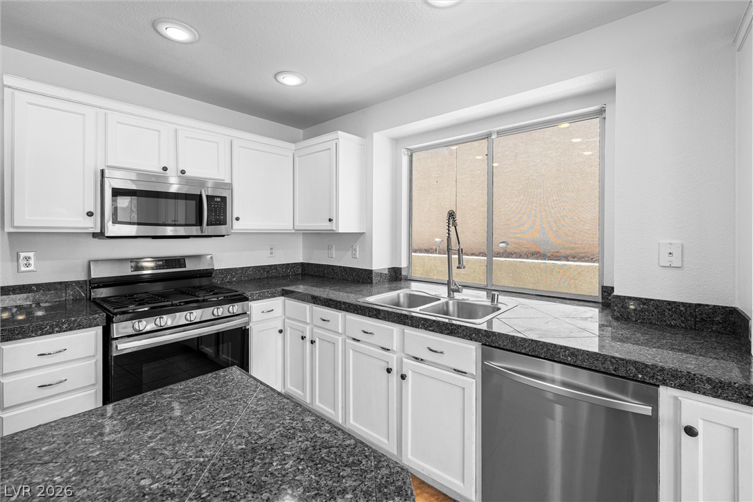 1601 Ghost Flower Court Property Photo 27