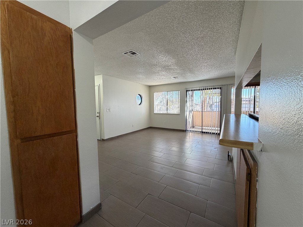 3704 Scuba Circle 4 Property Photo 2