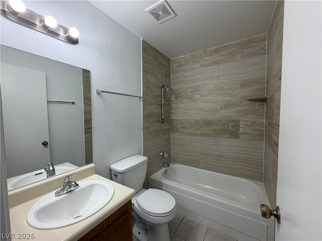 3704 Scuba Circle 4 Property Photo 3