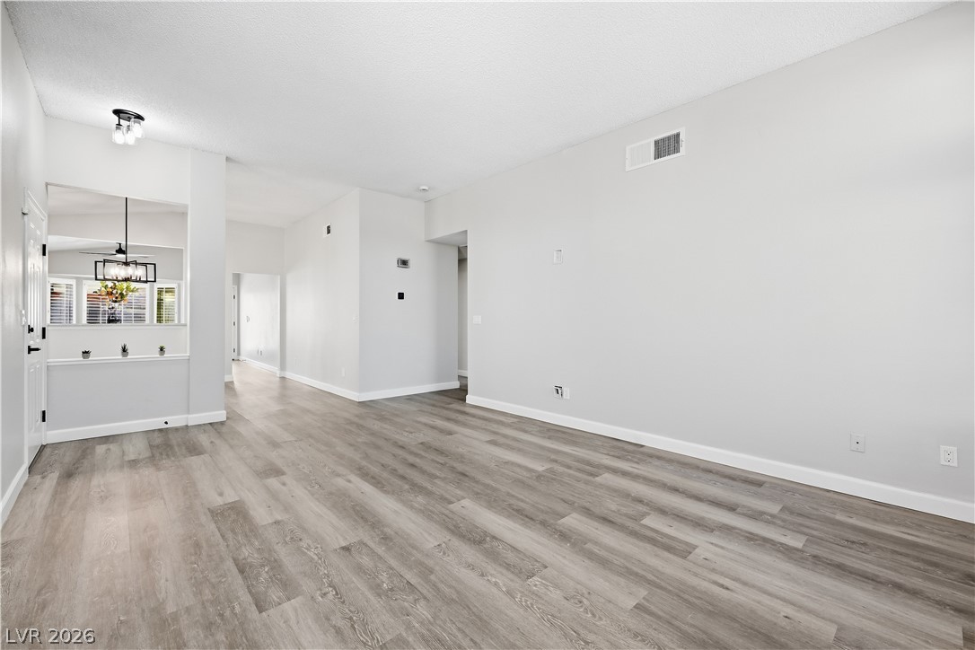 9817 Cross Creek Way Property Photo 10