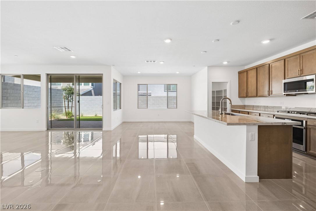 10456 Mountain Aster Avenue Property Photo 4