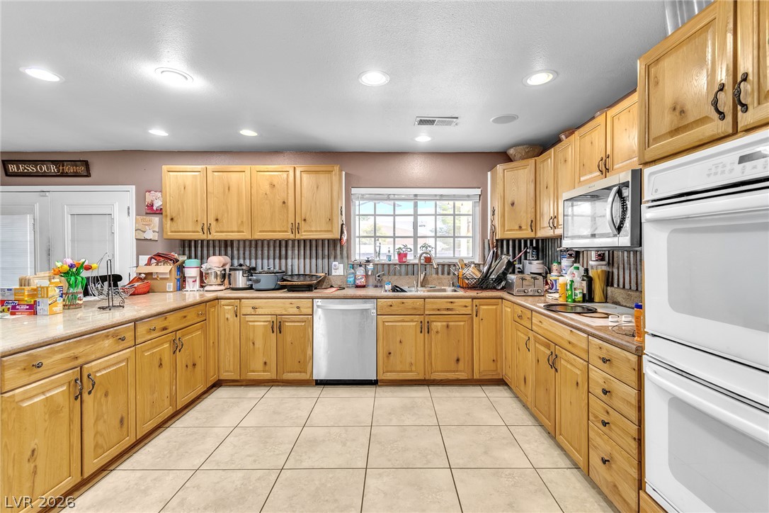 4041 Jory Trail Property Photo 19