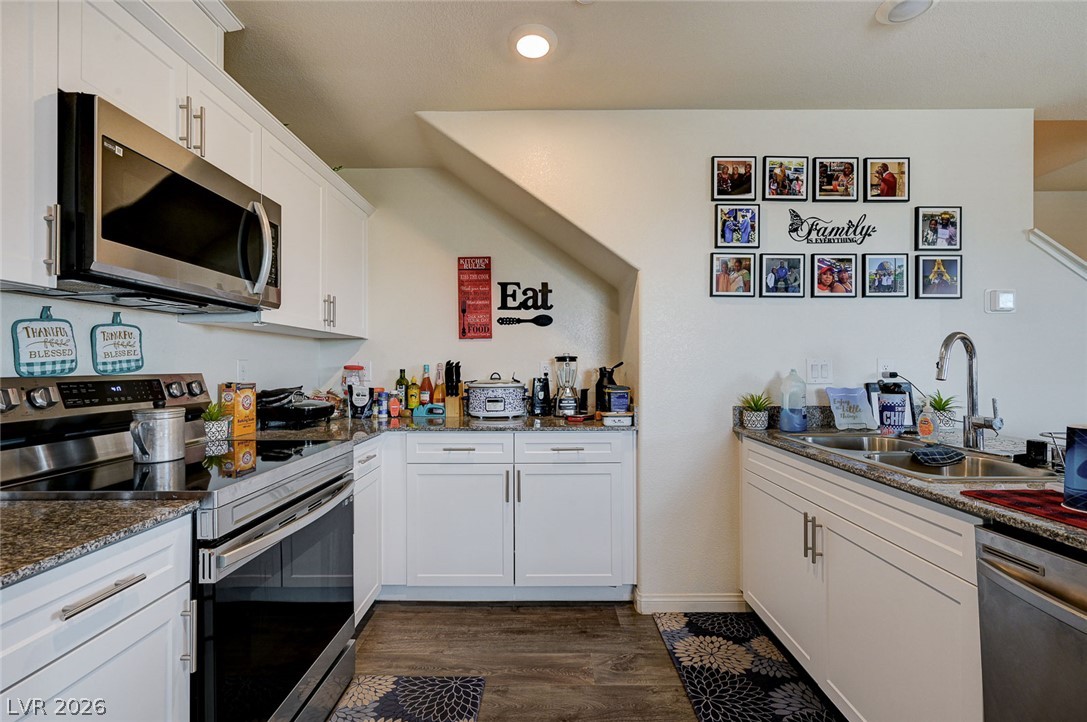 6804 Satin Silver Court Property Photo 17