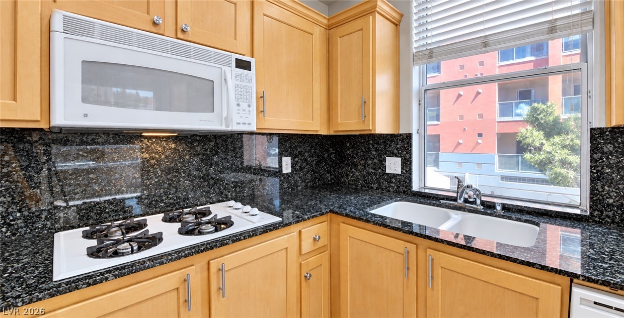 27 East Agate Avenue 202 Property Photo 7