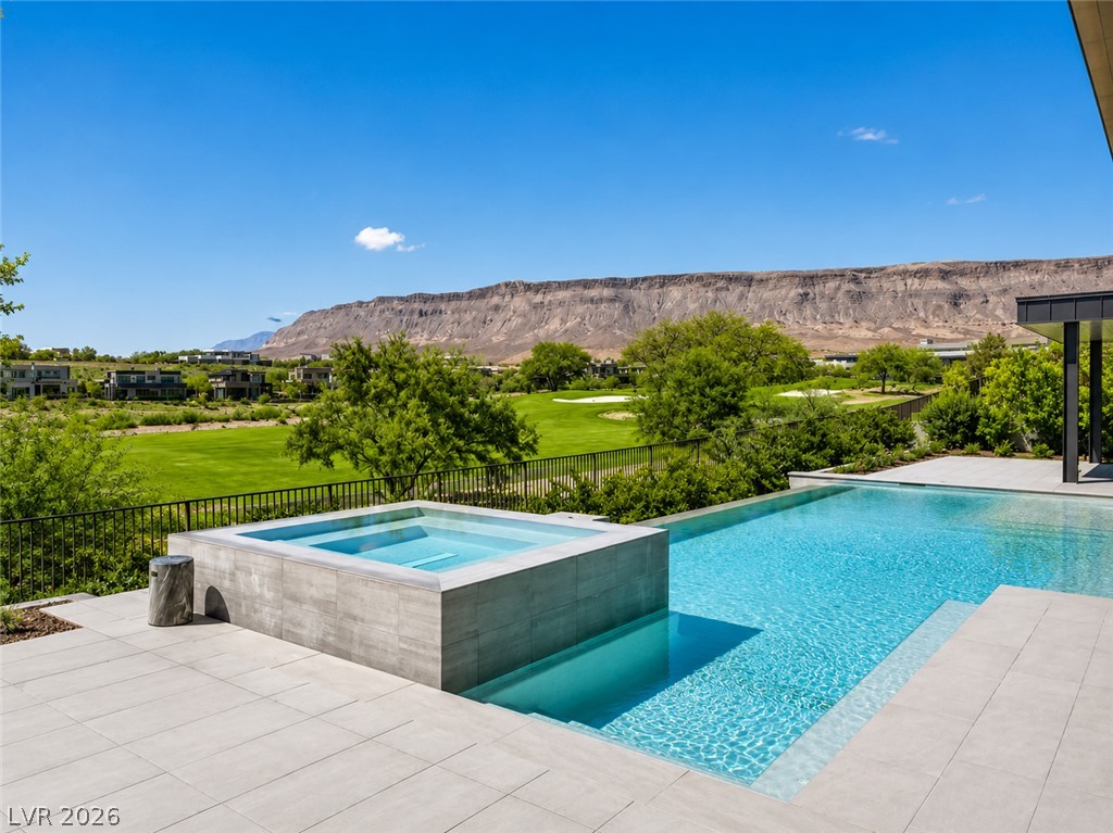 43 Crested Cloud Way Property Photo 8