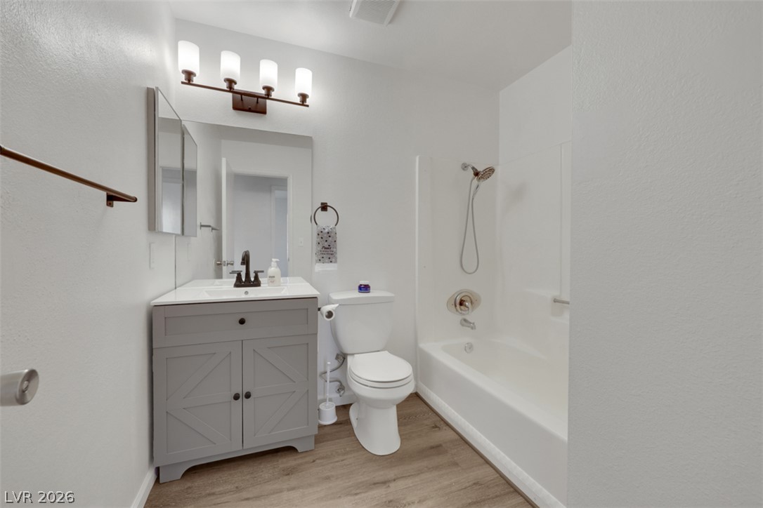 932 North Major Avenue Property Photo 9