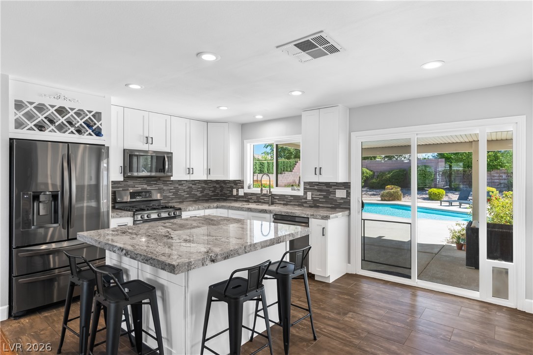 1515 Della Court Property Photo 4