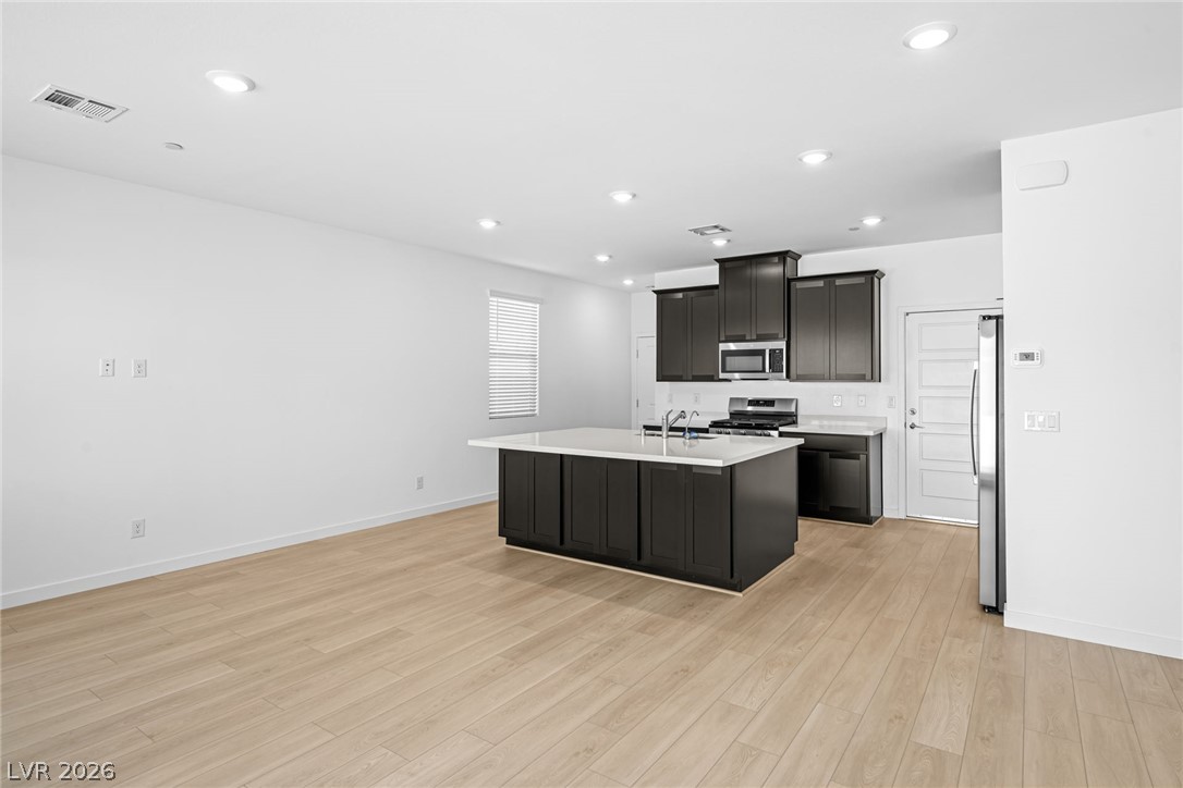 9561 Sagebrush Grove Street Property Photo 4