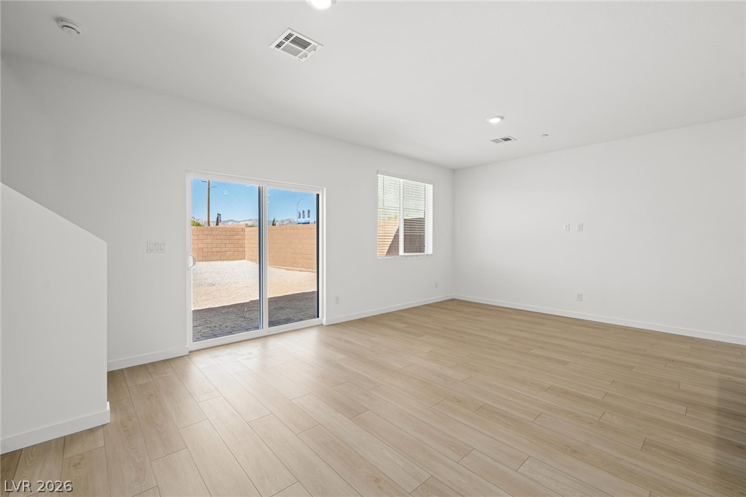 9561 Sagebrush Grove Street Property Photo 10