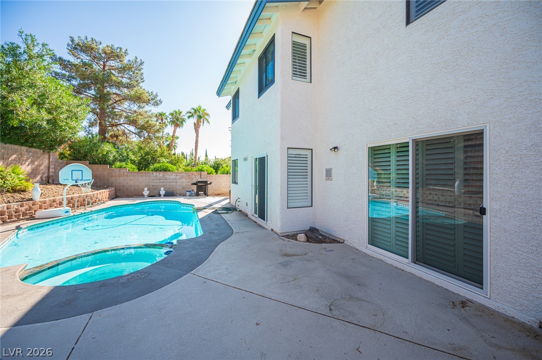 9024 Feather River Court Property Photo 6