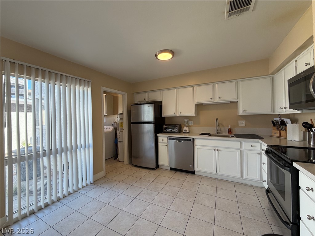 570 Willow Green Drive Property Photo 3