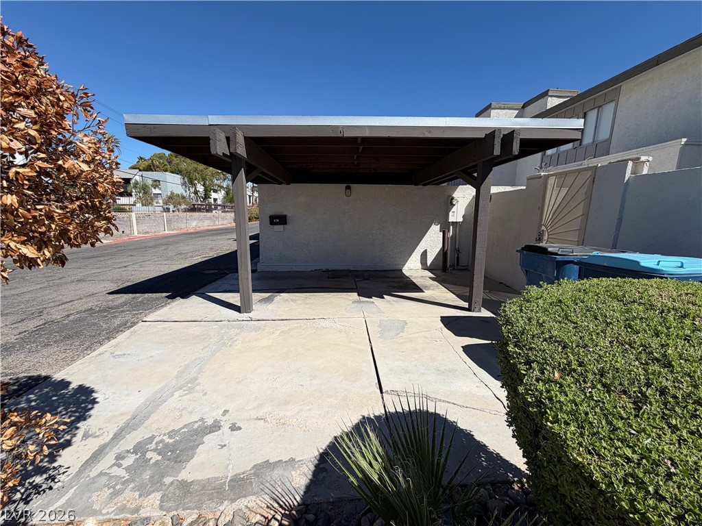 570 Willow Green Drive Property Photo 16