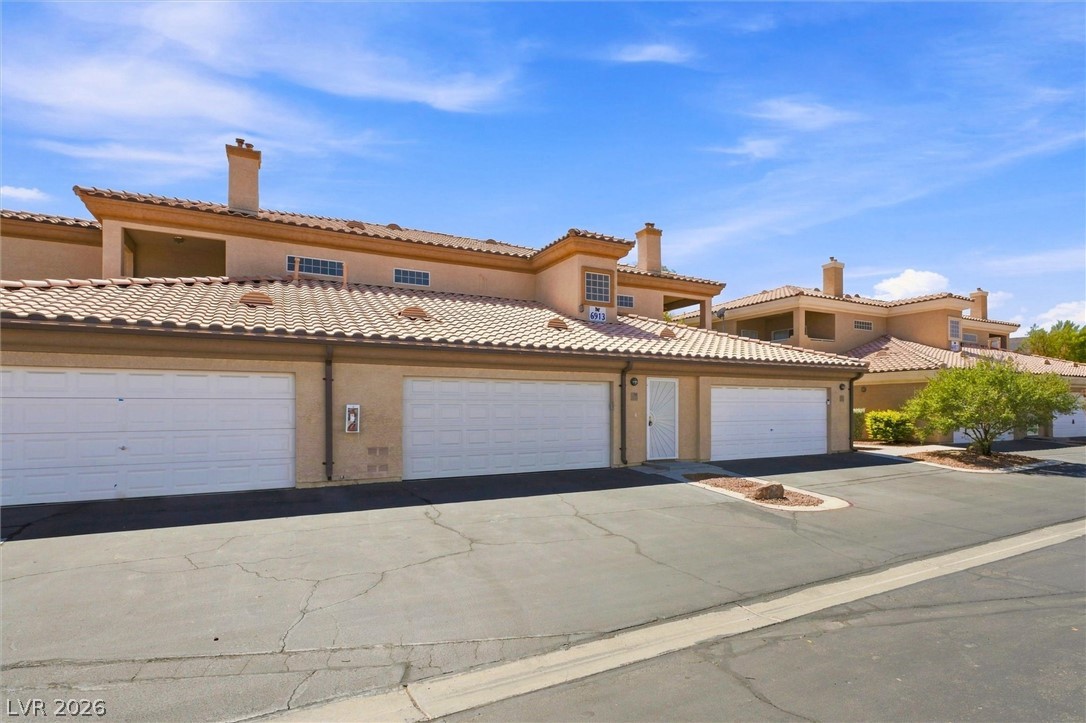 6913 Cobre Azul Avenue 201 Property Photo 2