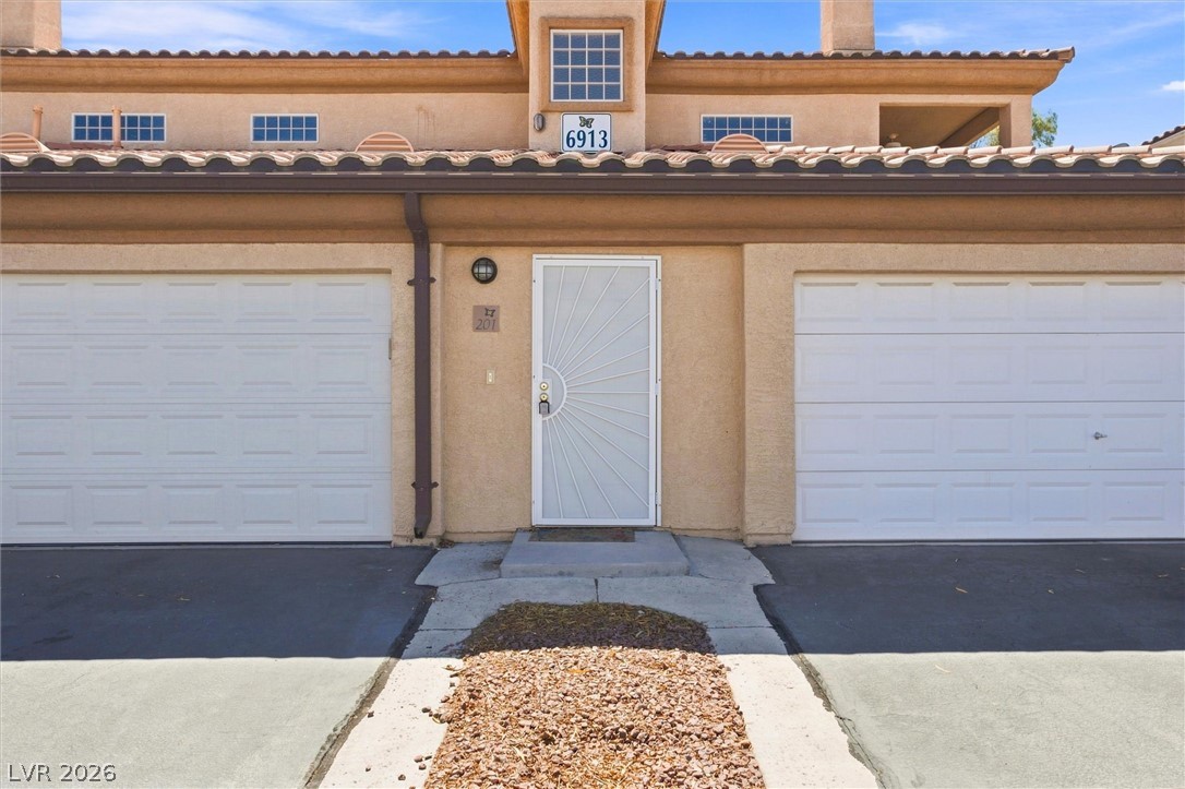 6913 Cobre Azul Avenue 201 Property Photo 3
