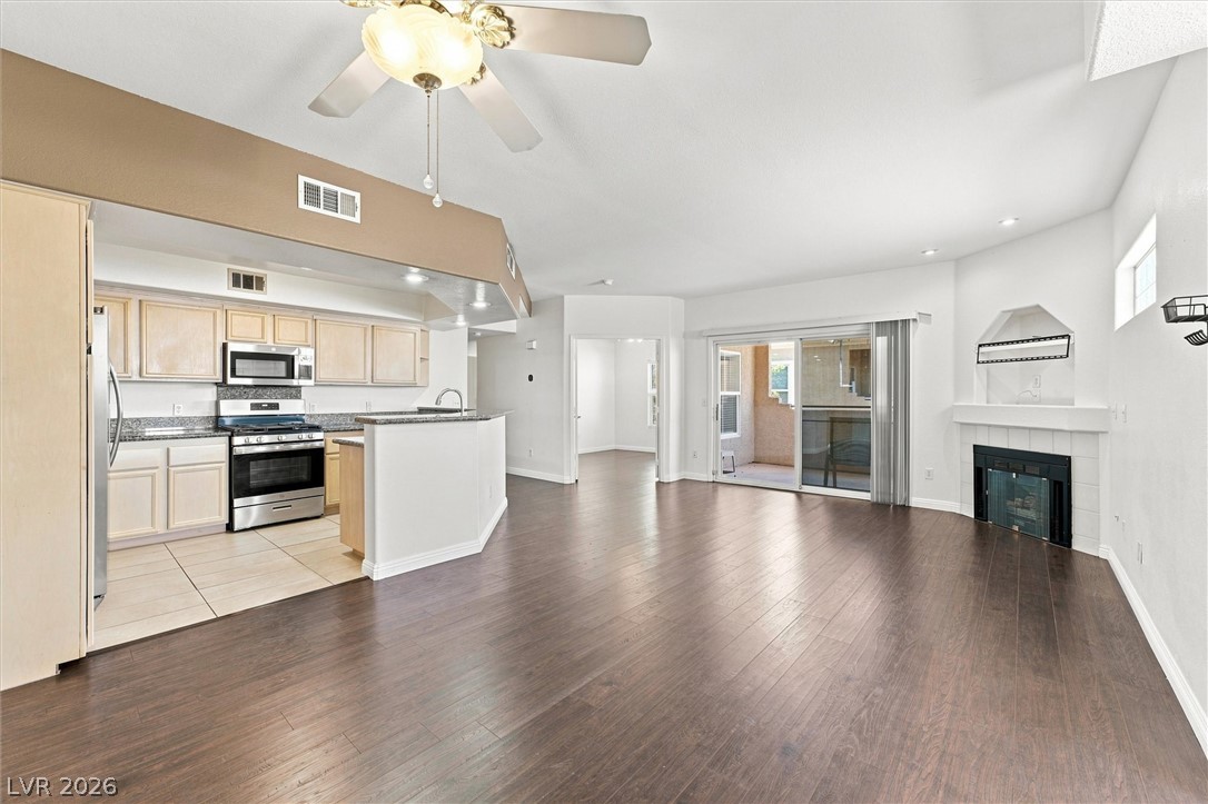 6913 Cobre Azul Avenue 201 Property Photo 5