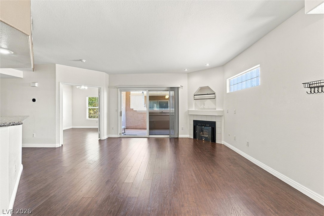 6913 Cobre Azul Avenue 201 Property Photo 6
