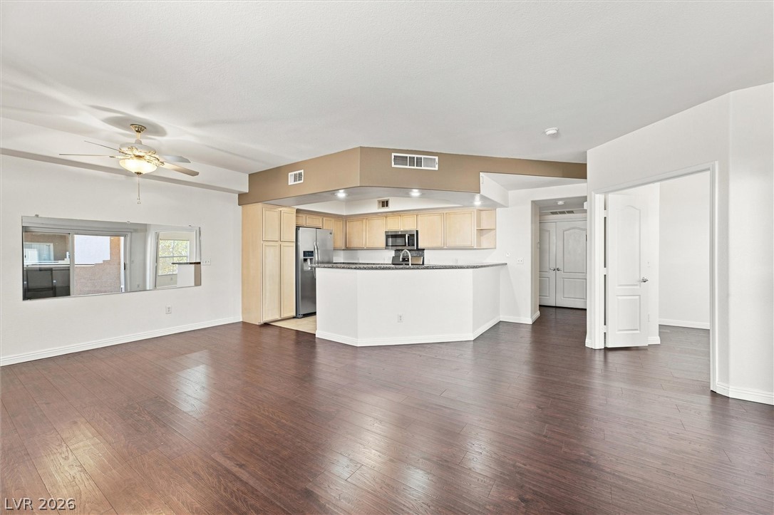 6913 Cobre Azul Avenue 201 Property Photo 7