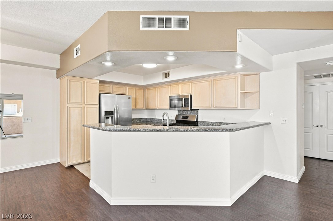 6913 Cobre Azul Avenue 201 Property Photo 9