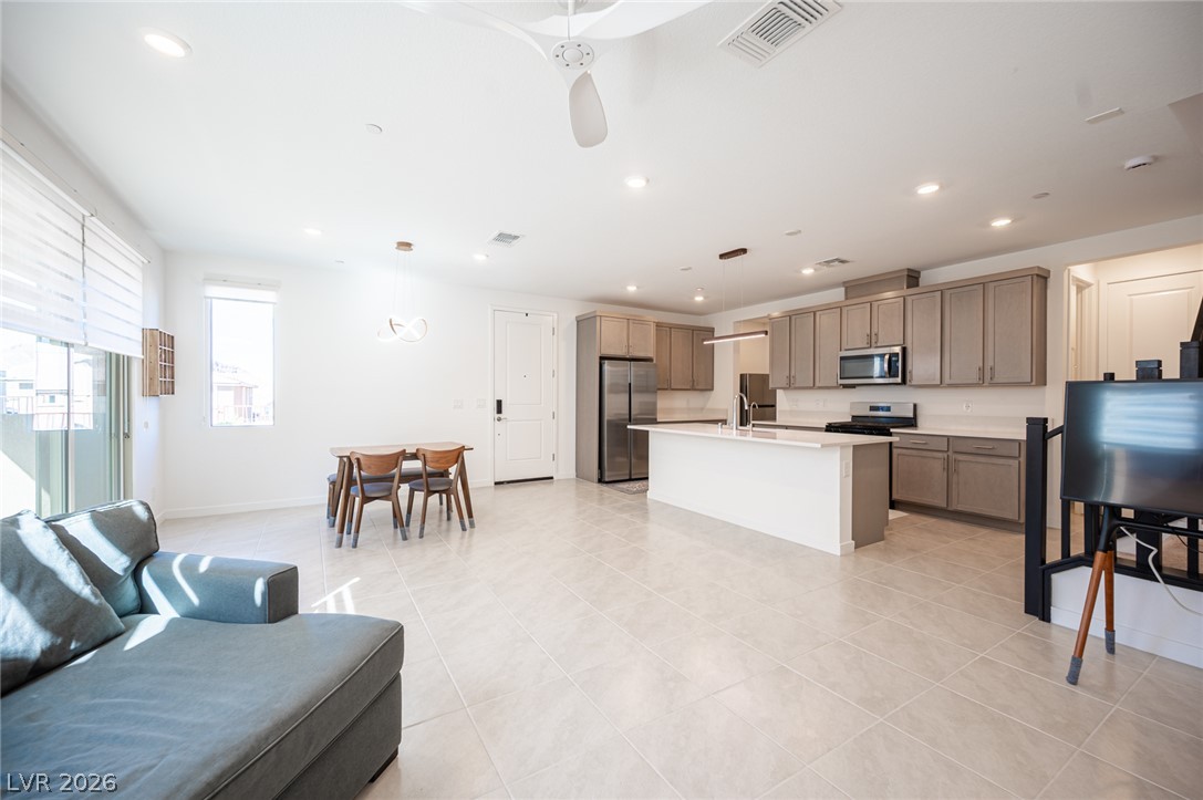2545 Monolith Street Property Photo 10