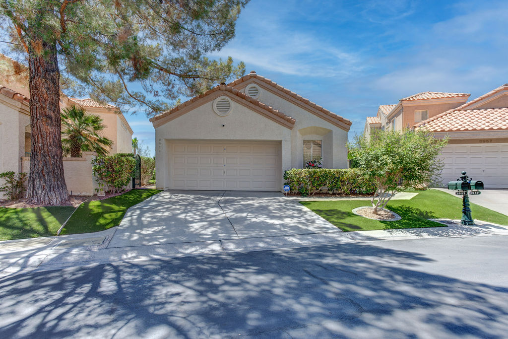 8953 Diamond Falls Drive Property Photo 1