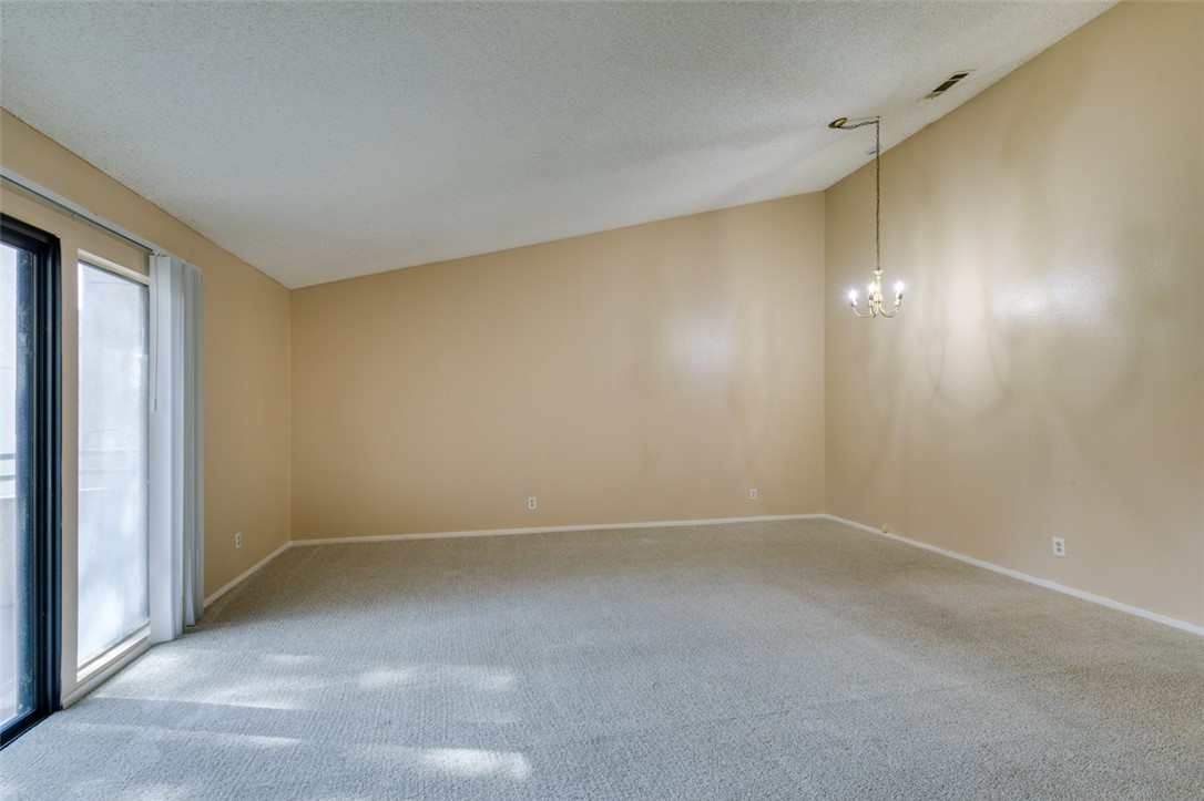 940 North Sloan Lane 203 Property Photo 6