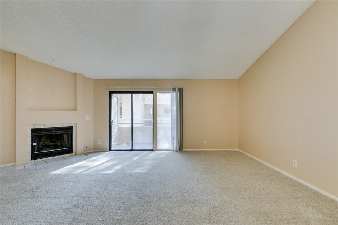 940 North Sloan Lane 203 Property Photo 10