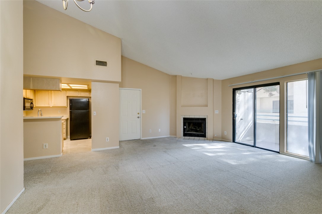940 North Sloan Lane 203 Property Photo 12
