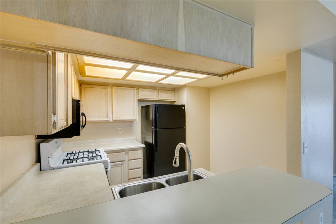 940 North Sloan Lane 203 Property Photo 17