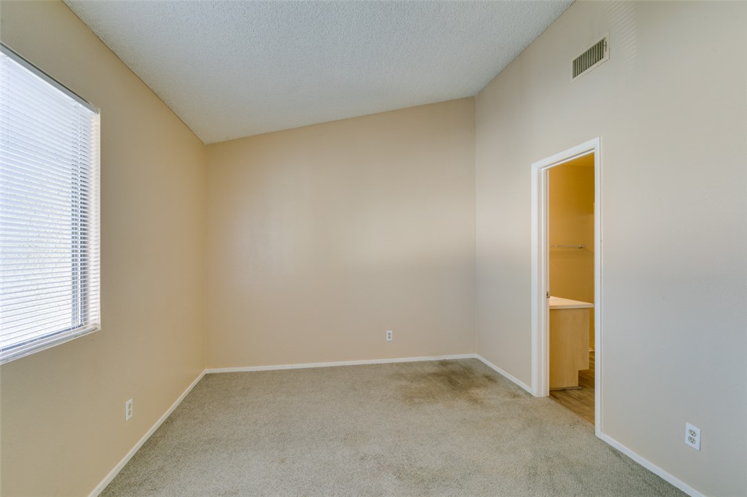 940 North Sloan Lane 203 Property Photo 23