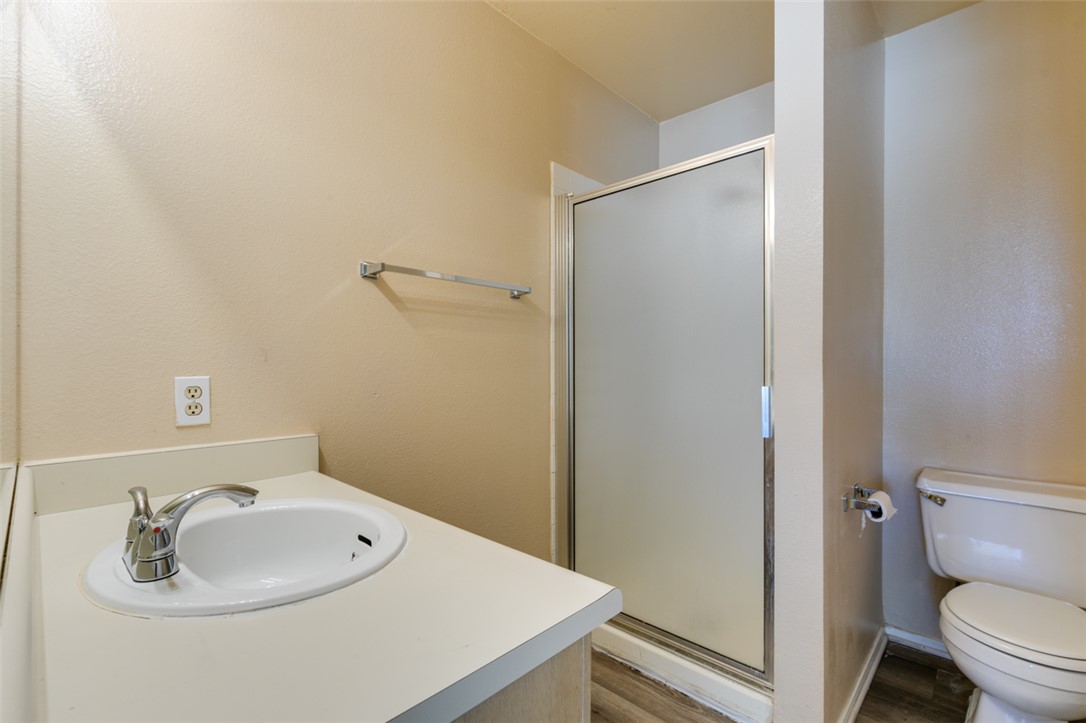 940 North Sloan Lane 203 Property Photo 24