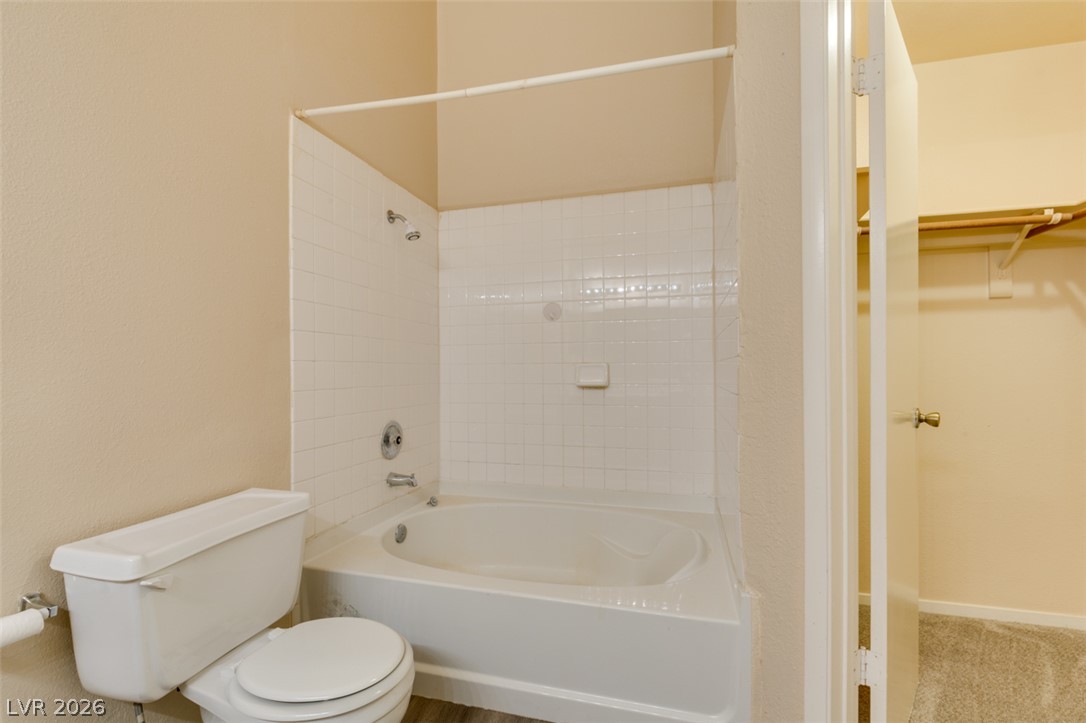 940 North Sloan Lane 203 Property Photo 30