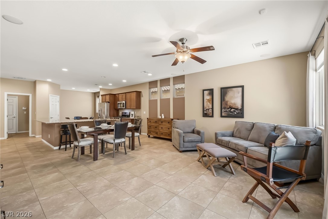 2110 Hunt Woods Court Property Photo 4