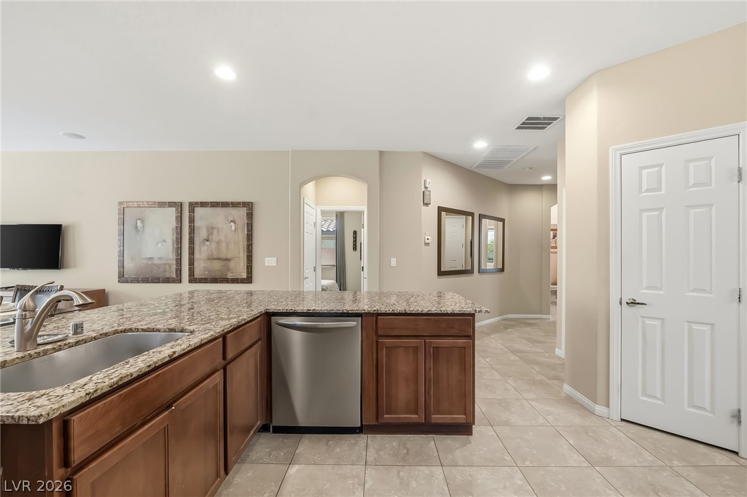 2110 Hunt Woods Court Property Photo 8