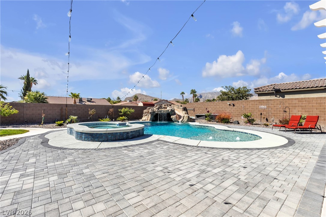9511 Star Vista Court Property Photo 3