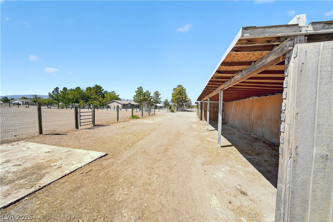 3460 East Navajo Boulevard Property Photo 13