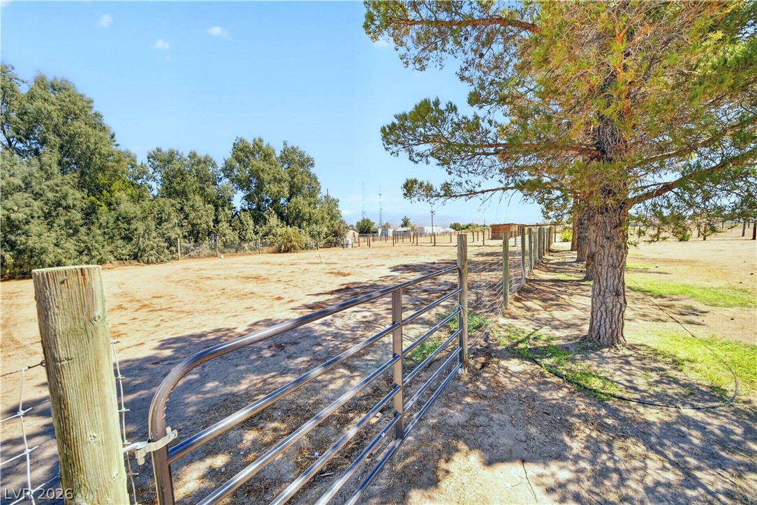 3460 East Navajo Boulevard Property Photo 14