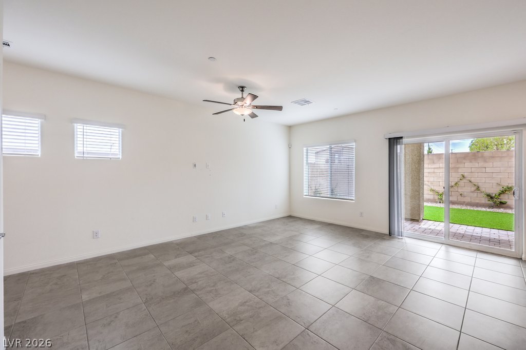 10915 Bristol Park Avenue Property Photo 9