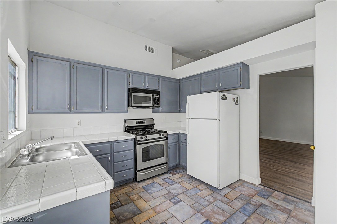 1704 Crystal Chimes Drive Property Photo 8