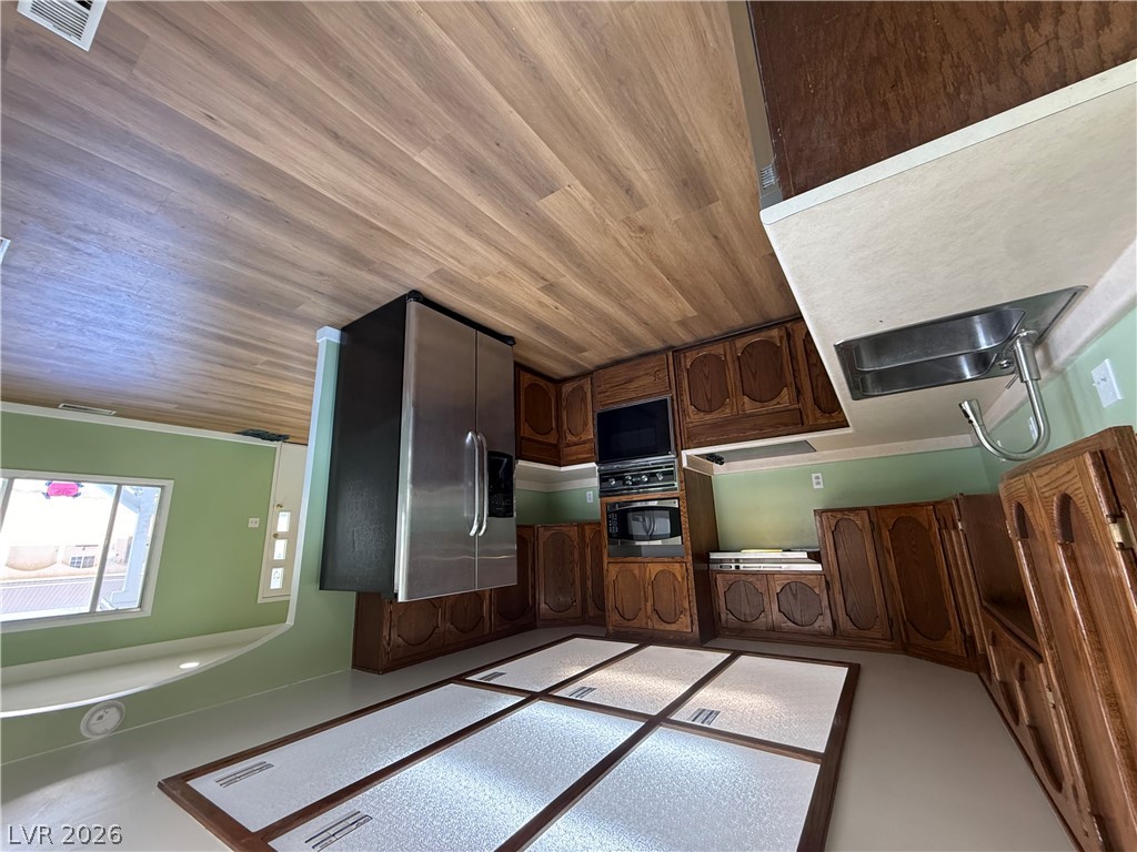 850 Avenue I Property Photo 4
