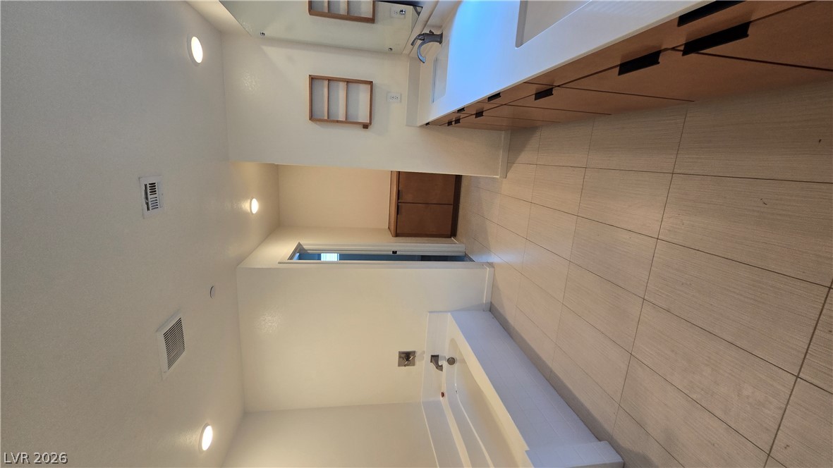 762 Elstree Court Property Photo 16