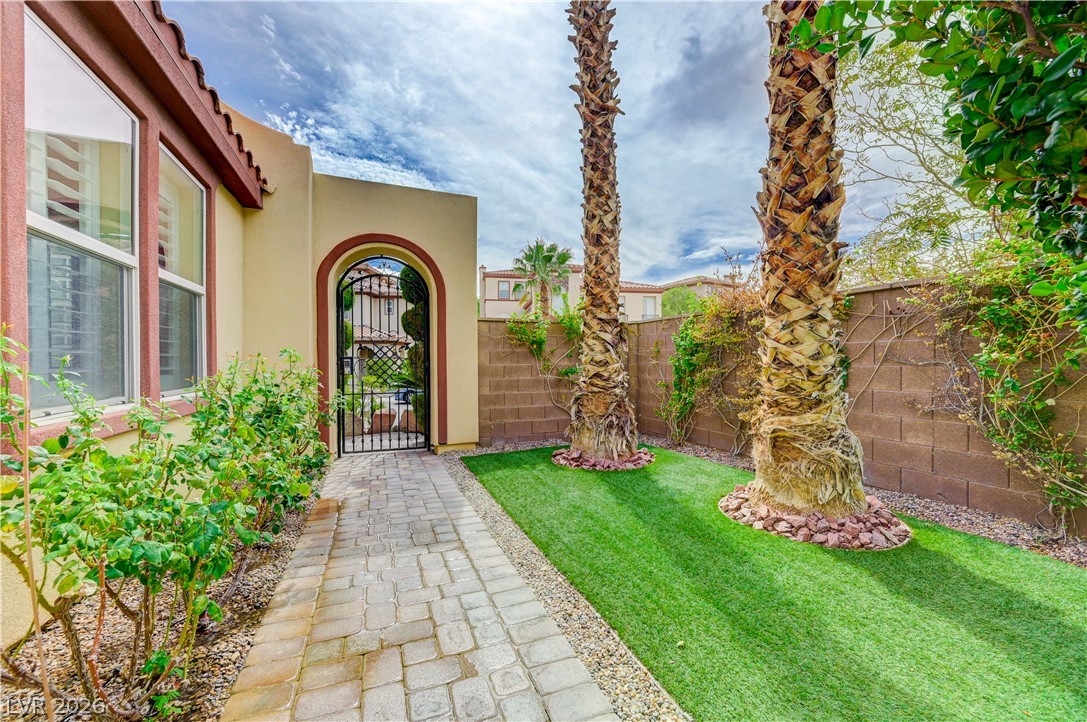 218 Crooked Putter Drive Property Photo 6