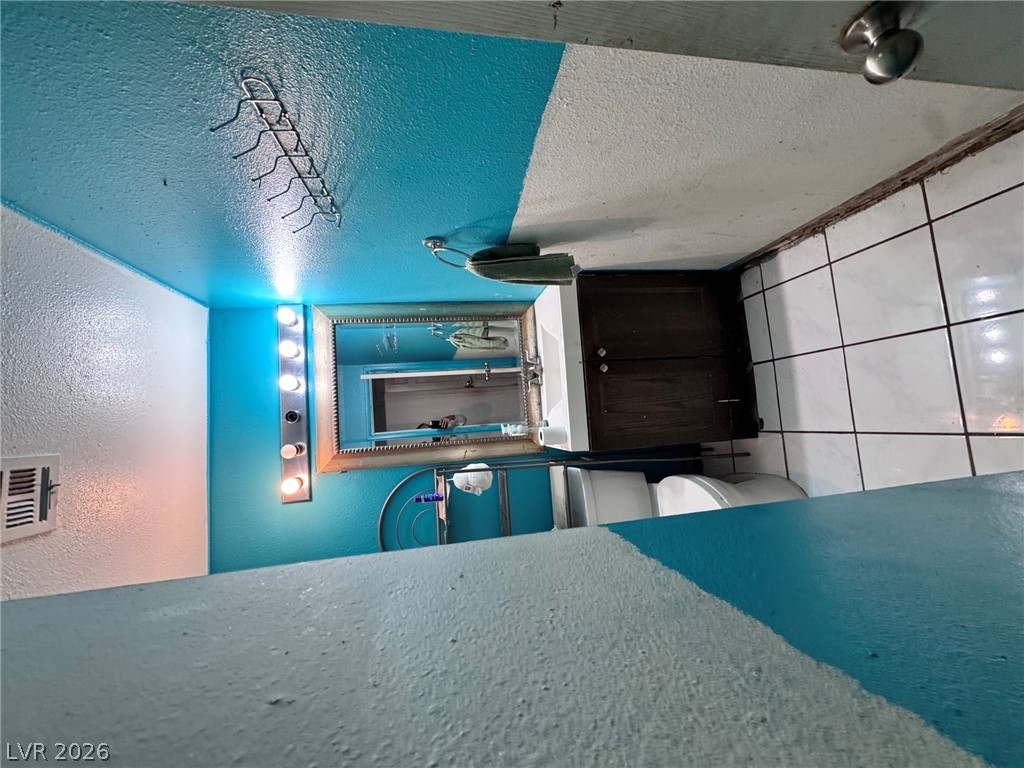 1004 Newport Street Property Photo 11