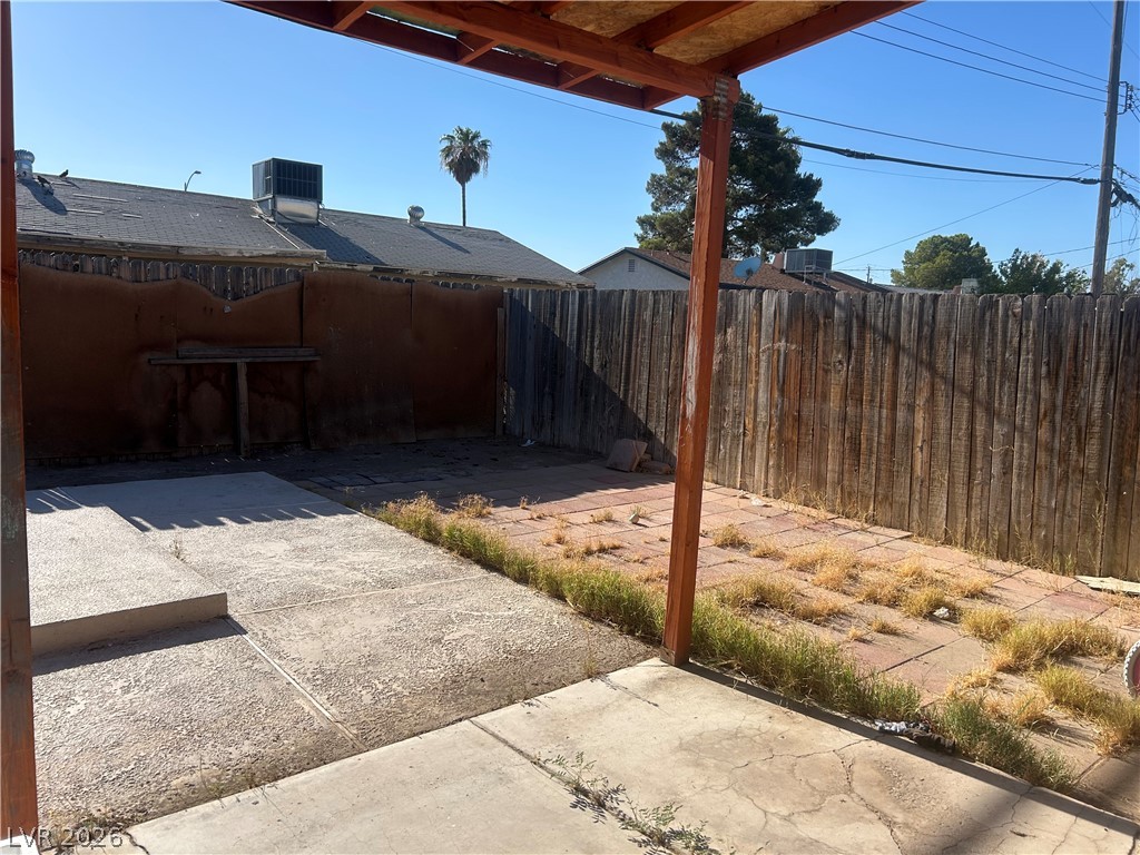 1004 Newport Street Property Photo 24