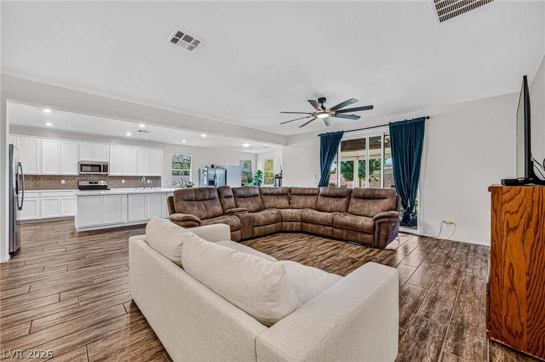 4920 Peppertree Street Property Photo 6