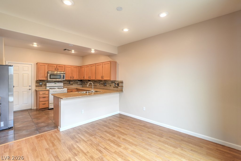 8684 Rowland Bluff Avenue Property Photo 12