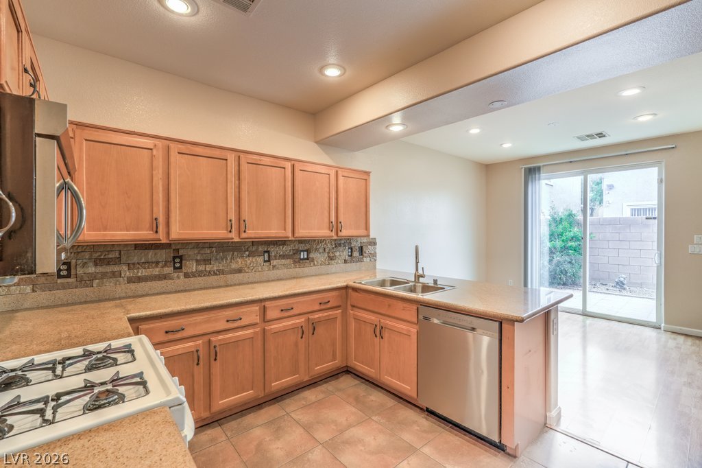 8684 Rowland Bluff Avenue Property Photo 18
