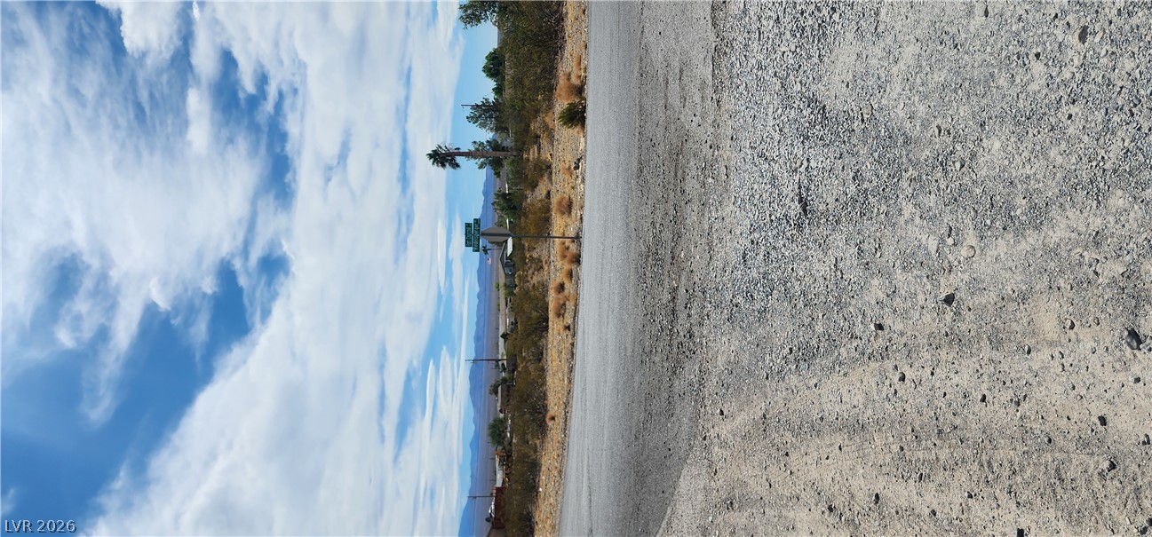 521/581 East Train Way Property Photo 1