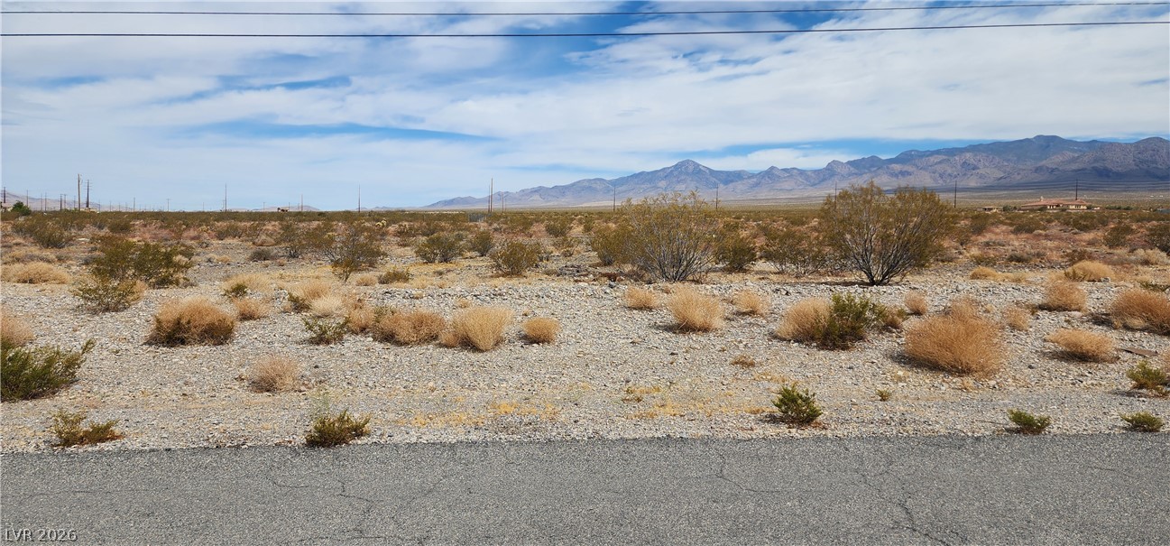 521/581 East Train Way Property Photo 4